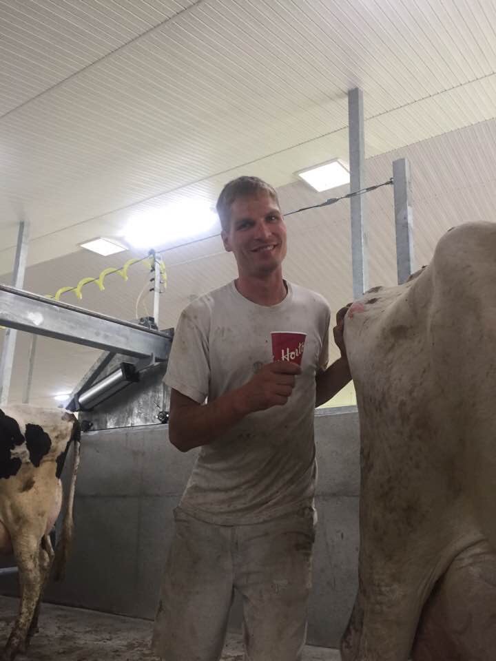KurtisMoesker's tweet photo. Getting a descent rain and got first milking in tonight at home https://t.co/vEbmx4id8j