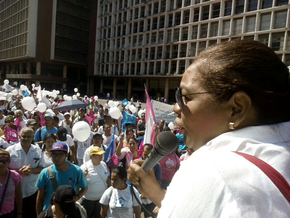 kcos1411's tweet photo. Cosas grandes acontecen! DESPIERTEN!  @globovision @El_Noticiero @noticierovv @NTN24ve 
#FirmePorPapaYMama https://t.co/0H1rwndp47