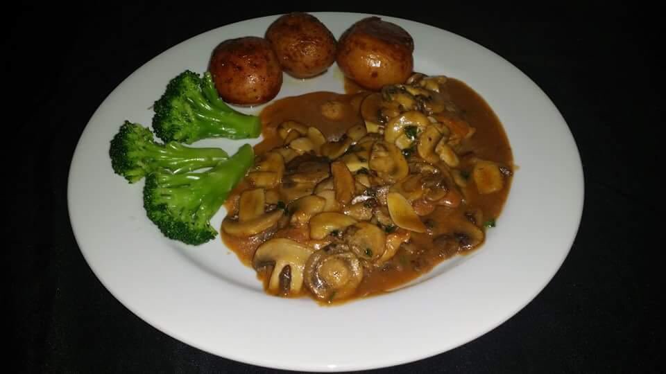 Luiginas_Rest's tweet photo. Today's (Thursday) Special is Chicken Marsala. $2 off Lunch or Dinner https://t.co/75l8EA7FtD
