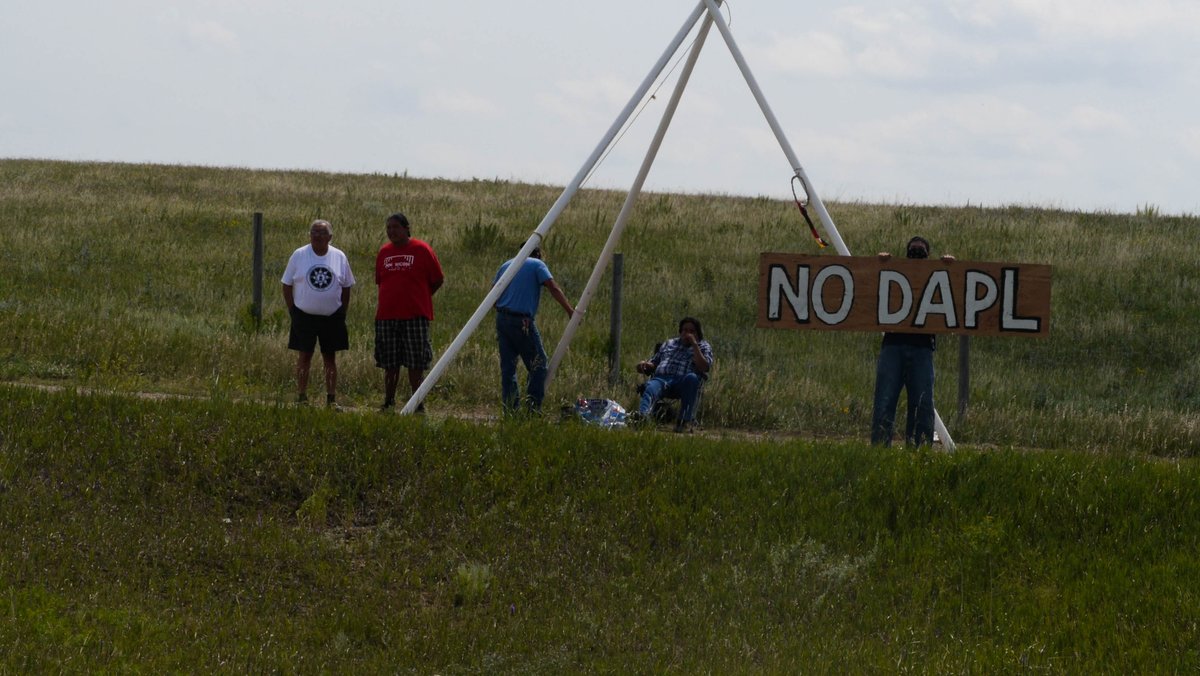 10 people arrested today in North Dakota at the blockade against the #DakotaAccessPipeline #RezpectOurWater