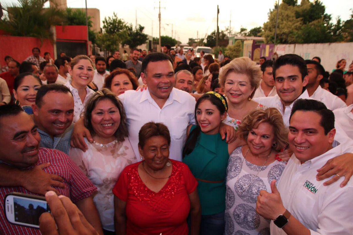 carlospavonf's tweet photo. Que la alegría y el cariño de la gente perdure siempre Gobernador @RolandoZapataB.
¡Muchas felicidades! https://t.co/VUVKhUSiDw