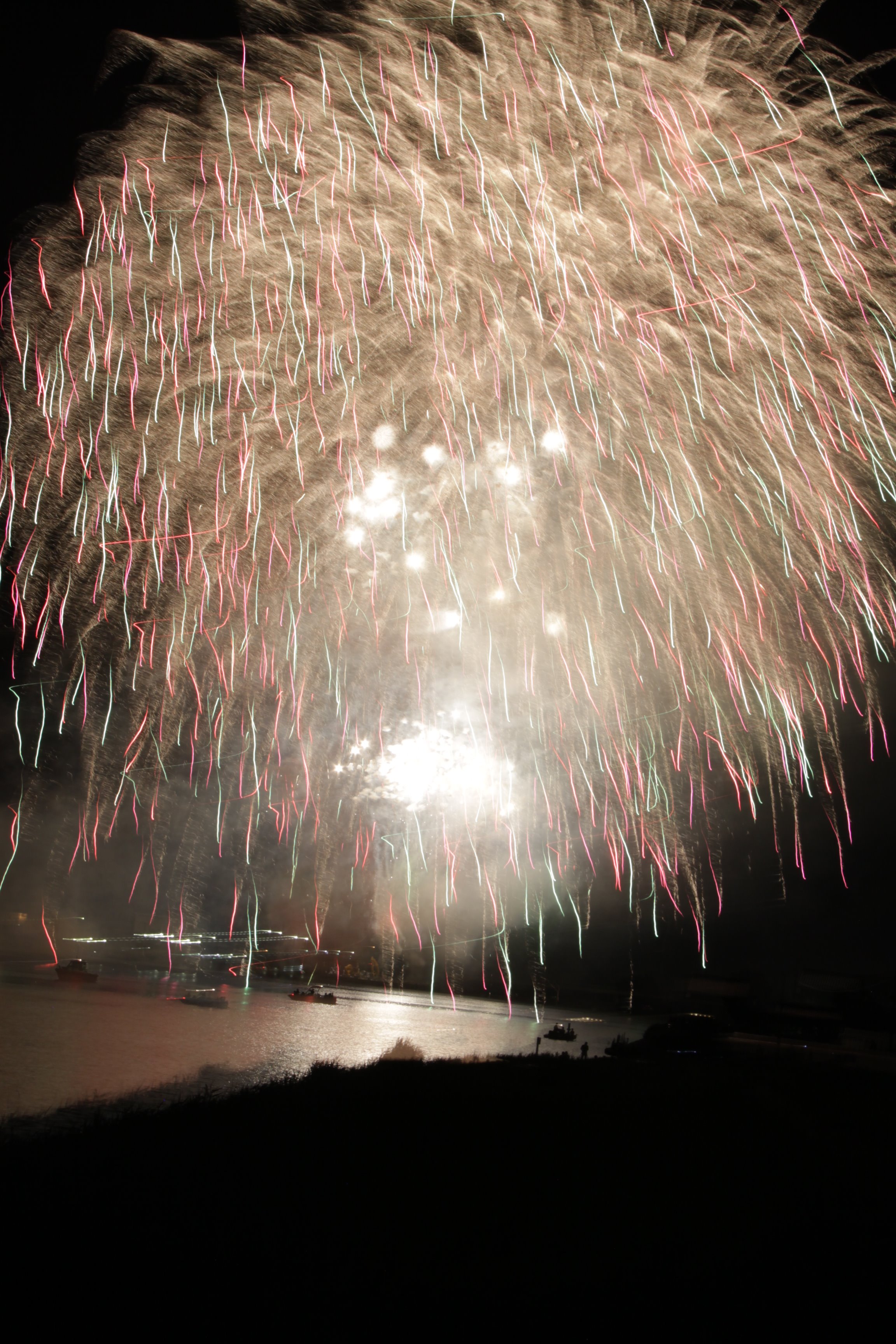 茨城県潮来市 公式 花火大会事前場所取り禁止 お願い 公園を利用する方々のご迷惑となりますので 事前場所取りは行わないでください 皆様方のご協力ご理解をお願いします T Co 7gc7gxugmp 潮来市 水郷潮来花火大会 花火 T Co