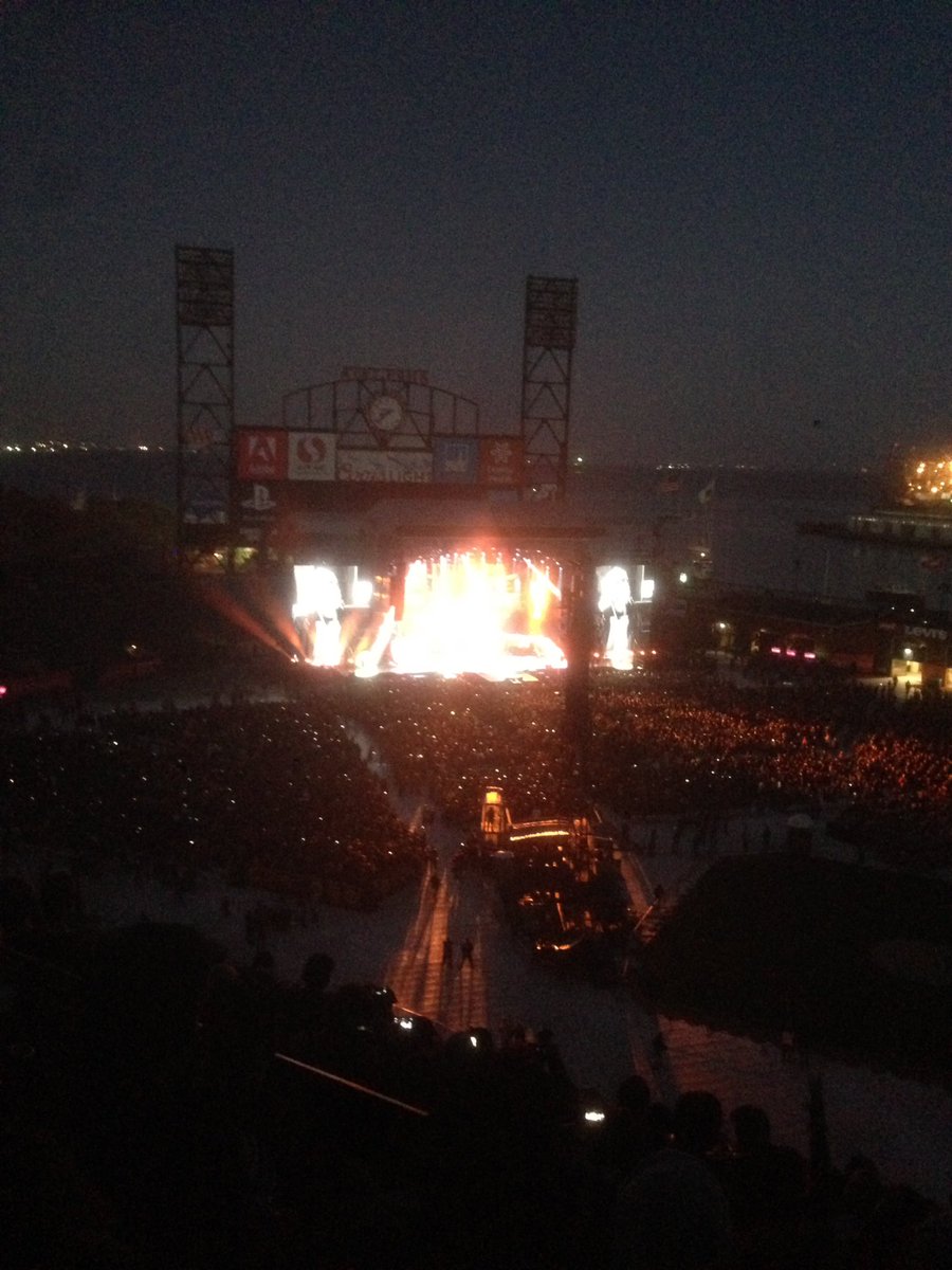 mbeezy56's tweet photo. Guns n roses. SF. Att park. #gunsnroses #welcometothejungle #knockknockinonheavensdoor https://t.co/h47QmvIBAp