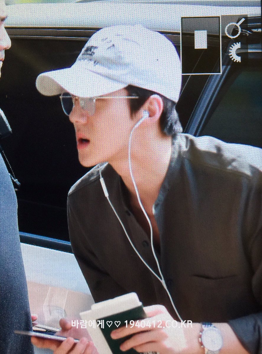 for_windy's tweet photo. 160812 GMP출국 #SEHUN #세훈
후나 덥지 ? ˃̣̣̥᷄⌓˂̣̣̥᷅ https://t.co/OQQ9FIbrES