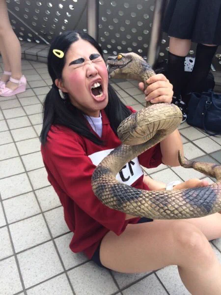 【コミケ】イッテQイモトのコスプレ...これは似すぎていて近くで見てもわからないwww