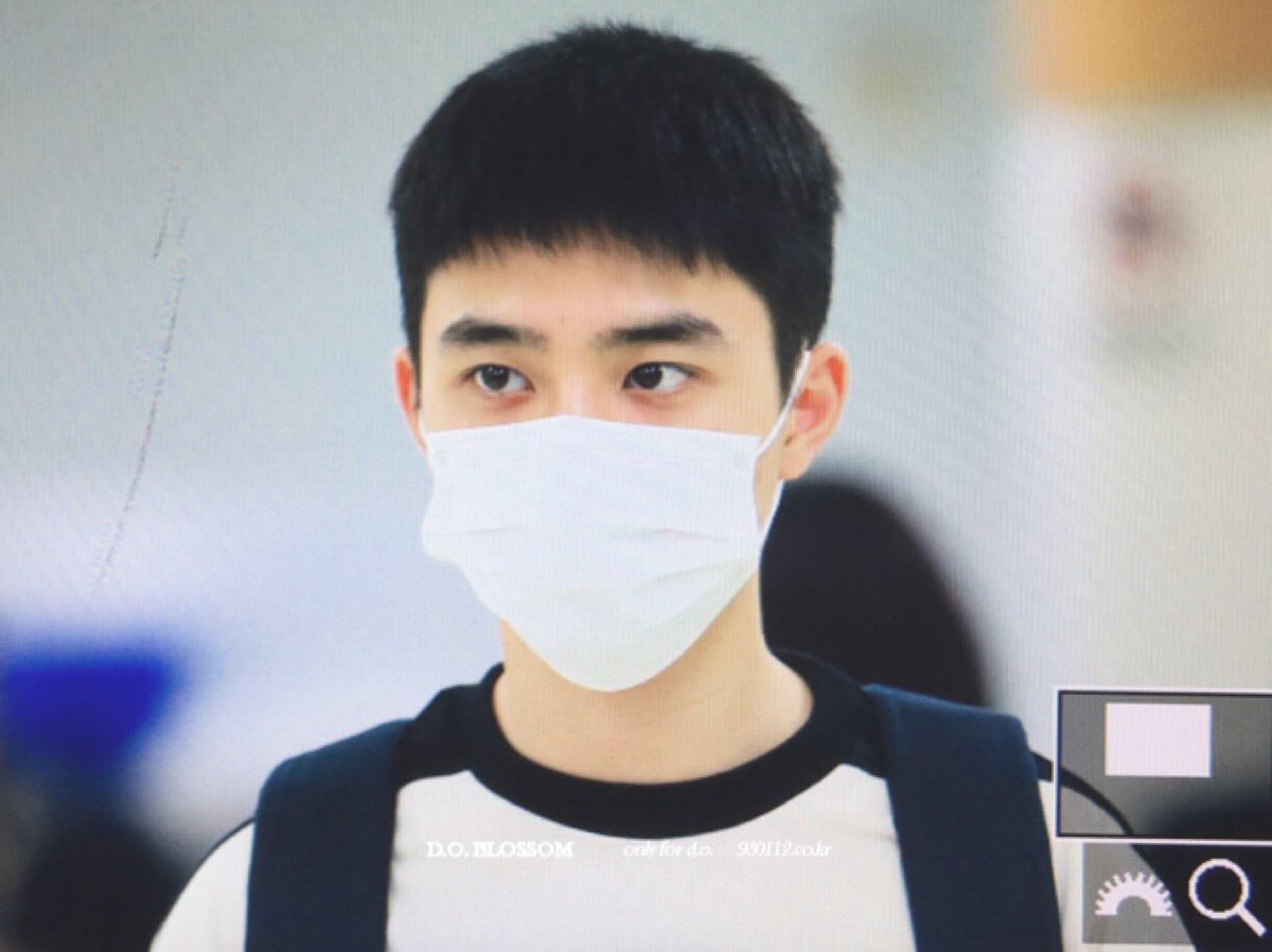 Exolvweng_ID's tweet photo. [PREVIEW] 160812 - #EXO #D.O @ GMP airport (©LoungeD) https://t.co/sFC37cKZgF