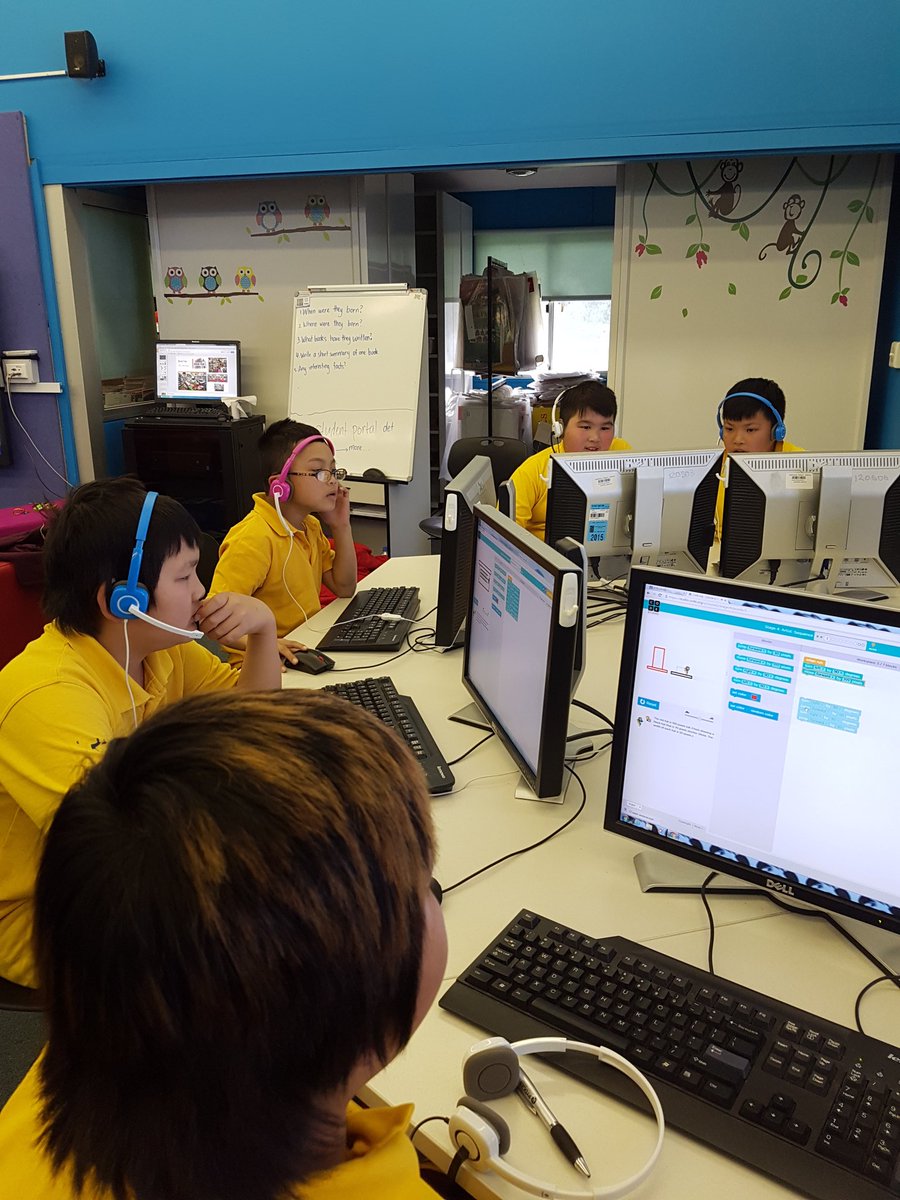 LPSLibrary's tweet photo. 4/5K engaged in completing coding challenges in the library @SpeedyG_17 @LansvalePS https://t.co/cgRADZj08u