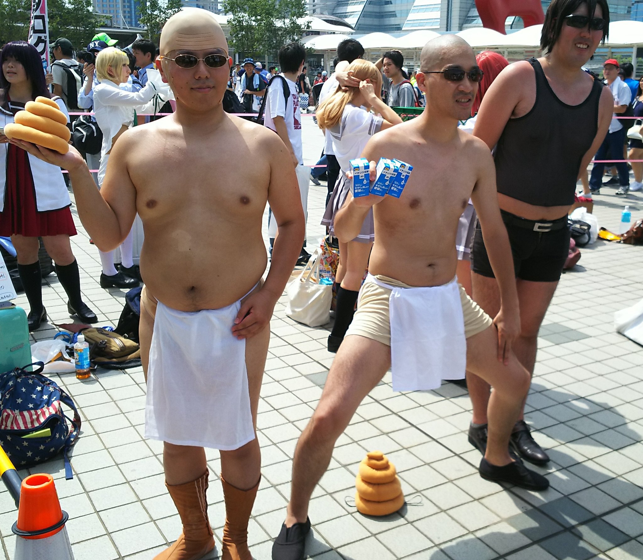 𝕟 わしが出口を求めてコスプレエリアの中でぐるぐるしていたら 変態糞土方itに遭遇したんや 岡山の名作文学の斉唱が始まると 耳の穴が音と文才でずるずるして気持ちがいい ああ たまらねえぜ 皆さん撮影許可ありがとナス C90コスプレ