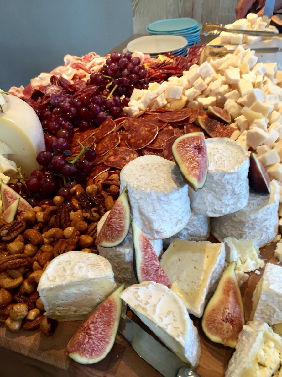 MichellePoveda's tweet photo. Tonight was #pacificstandardkitchen's in @LittleItalySD Grand Opening & their cheeseboard had me like π https://t.co/1t2PbyuxnZ