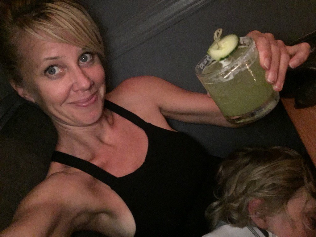 sirena_irwin's tweet photo. Mama's night out. Is this so wrong? #theindependence #santamonica #twilightseries https://t.co/qLNiVVef68