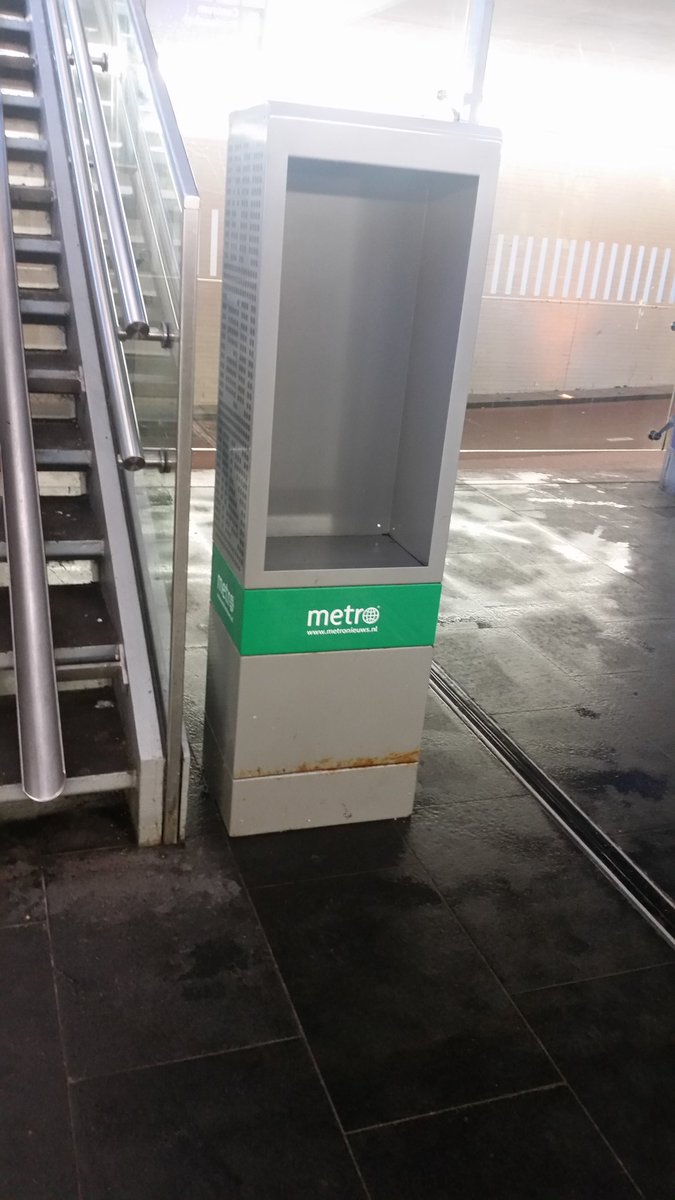 BlinkNails's tweet photo. Dag 5 zonder #metronieuws op Hilversum #treinleven https://t.co/LBlosCrcaq