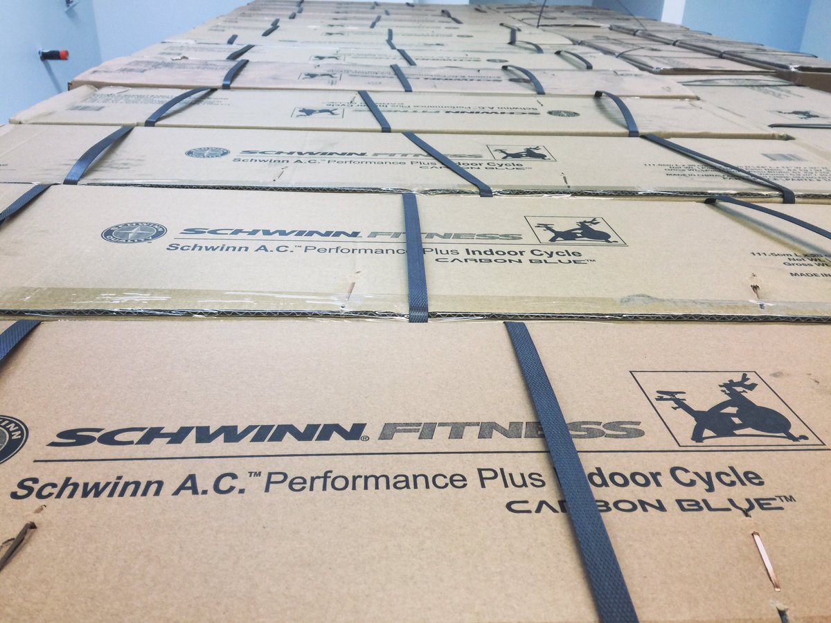 ktnylifecycle's tweet image. Christmas came early! #bikesarehere 🎅🏼🚲🙌🏻
.
#KTNYlifecycle #boom💣 #comingrealsoon #schwinnbikes #shizgettinreal