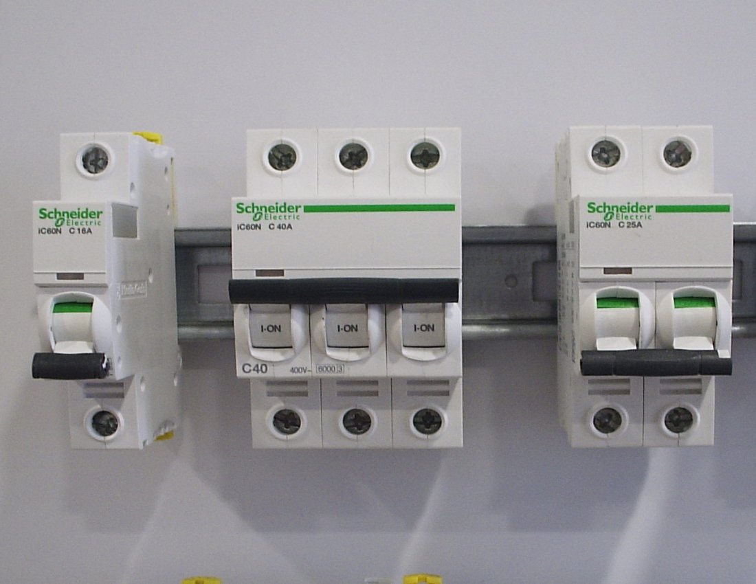 Автоматический выключатель 1п C25 4.5кА Basic M BMS411C25 ABB (2CDS641041R0254)