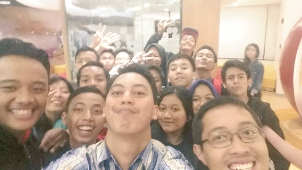 DevaRachman's tweet image. Proudly finished our inhouse coding club w SMPN 2 Jakpus. Thanks @nengkurie @CodingIndonesia for great classes!