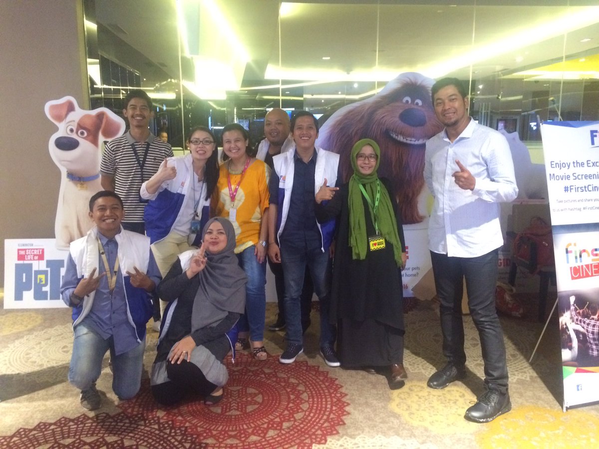chope8's tweet photo. Meet our #FirstCinema team at Cinemaxx FX Sudirman on Nobar Jason Bourne Movie 😊😊 @FirstMediaWorld https://t.co/viMeJjcCgM