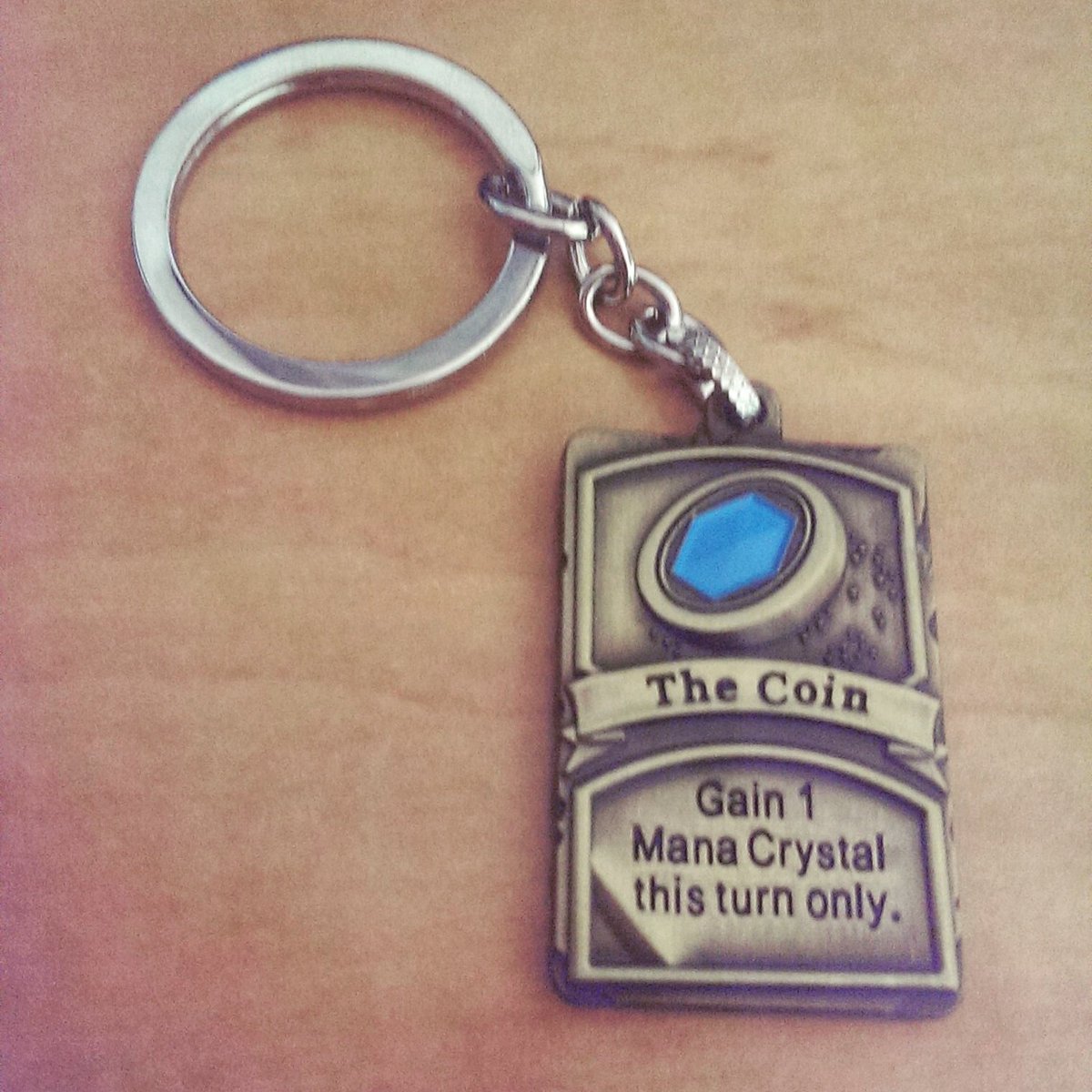 fran2dkh's tweet photo. Mi nuevo llavero de #Hearthstone! Muchas gracias @Jotapyf me encanta!😍 #thecoin #lamoneda https://t.co/1wBZ1qp9Ew