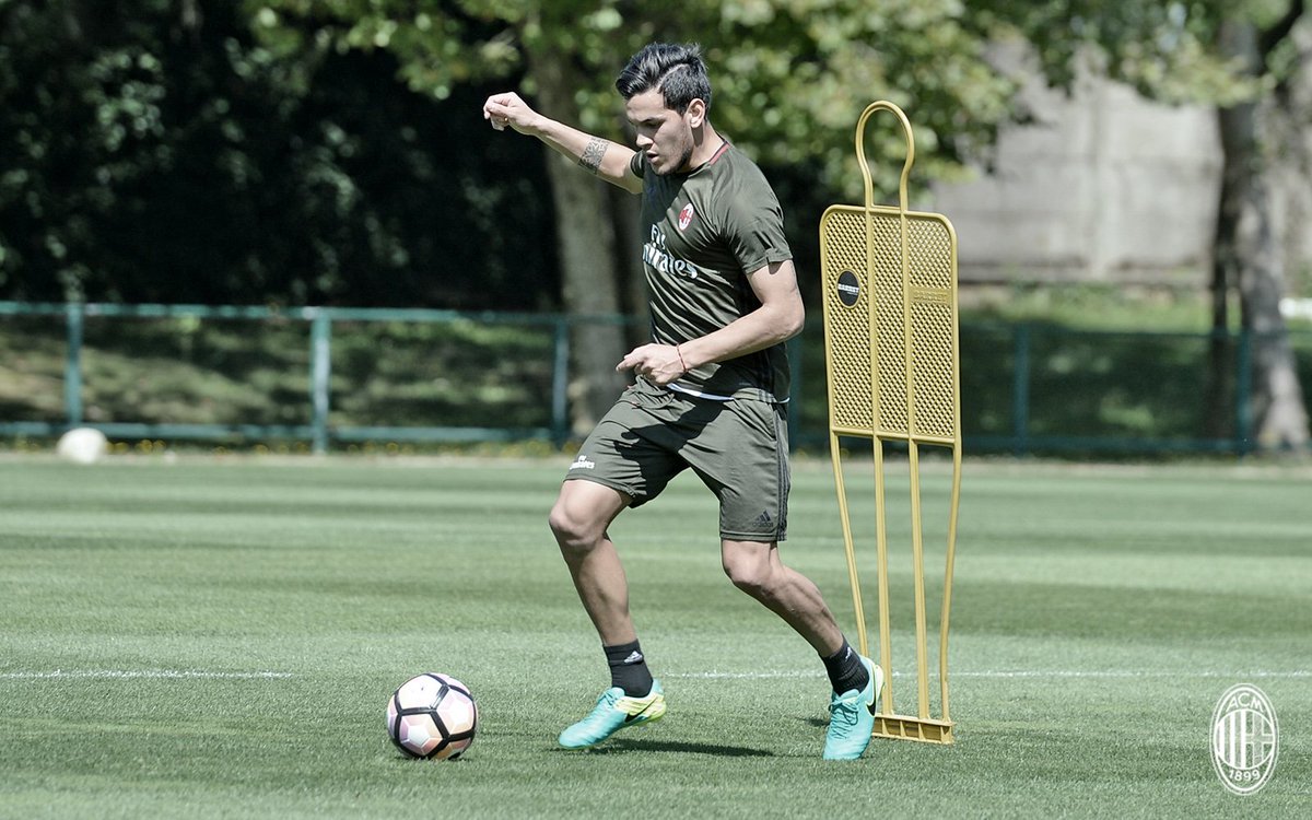 rossonerifreak's tweet photo. Gustavo Gomez latihan pertama kali di Milanello. #BigGuz 

https://t.co/HuGpqnQH79
