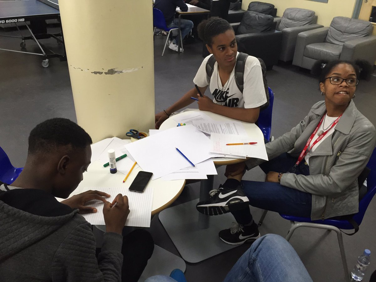 davidokoro1's tweet photo. @voyageyouth #SHLA young leaders preparing for their business presentations at #HackneyCollege 👍🏾👍🏾 https://t.co/1r1JHYXbpD