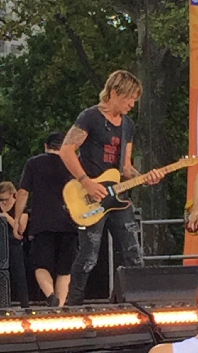 brihalfmann's tweet photo. #KeithUrbanOnGMA https://t.co/RrEm71Ix5K