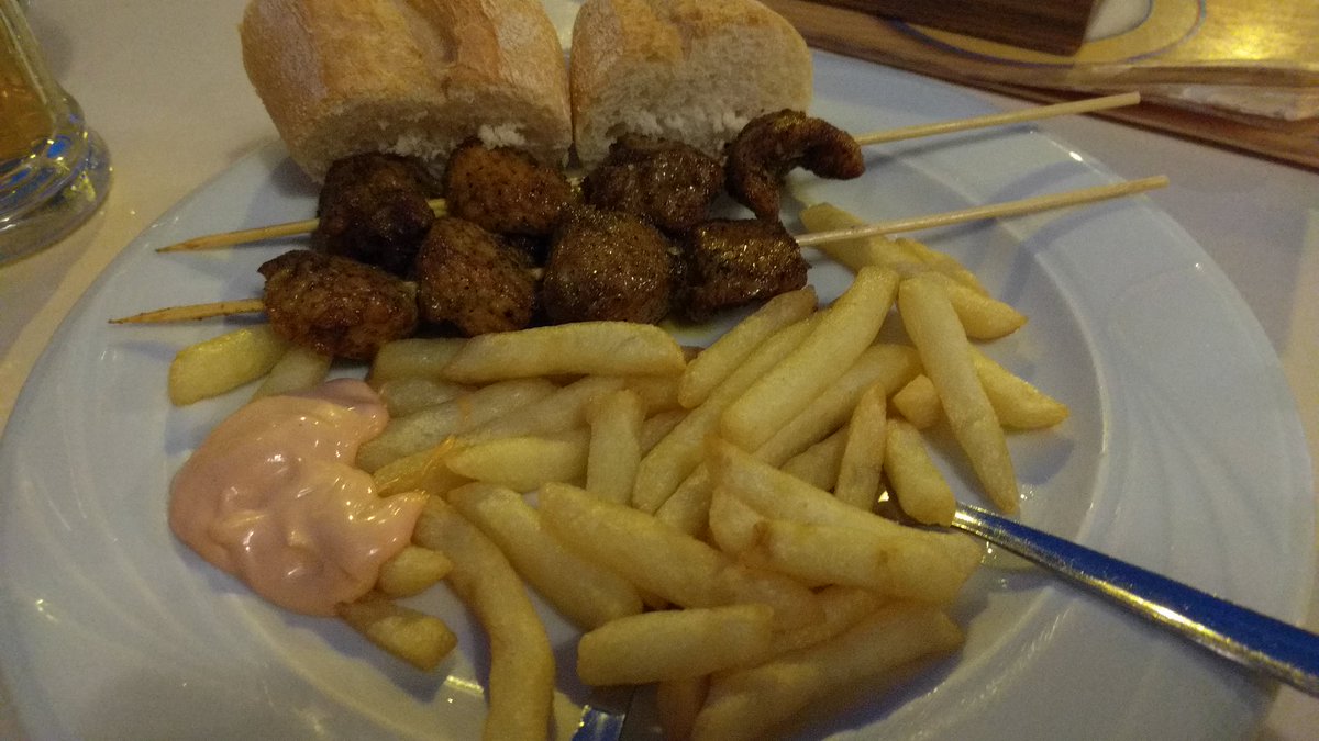 Tapeogranada's tweet photo. Espectacular sabor de los pinchitos en Las Delicias #tapastime #Granadadetapas #summertapas https://t.co/T1BQKQPvVV