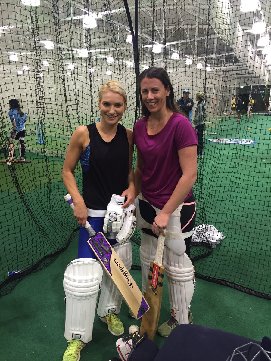 jen_browning's tweet photo. Tonight on @abcnewsSydney former @Hockeyroos player @KateHollywood10 is putting her hand up to play cricket. https://t.co/GoGwMZiOCC