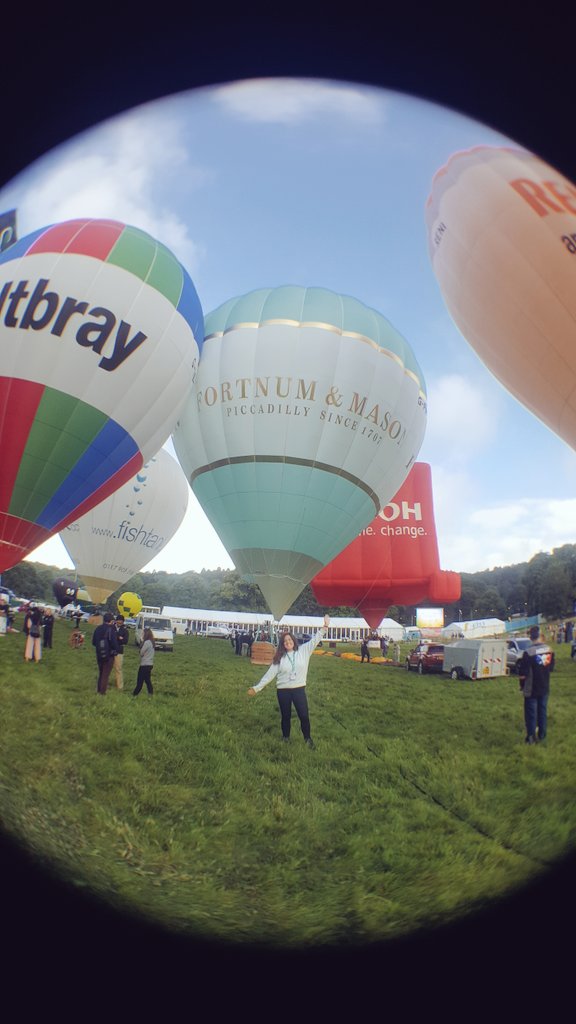 G_hind's tweet photo. Just happened to be matching the @Fortnums #balloon this morning at the #BalloonFiesta 🎈🔥👌 https://t.co/opgS0grGEK