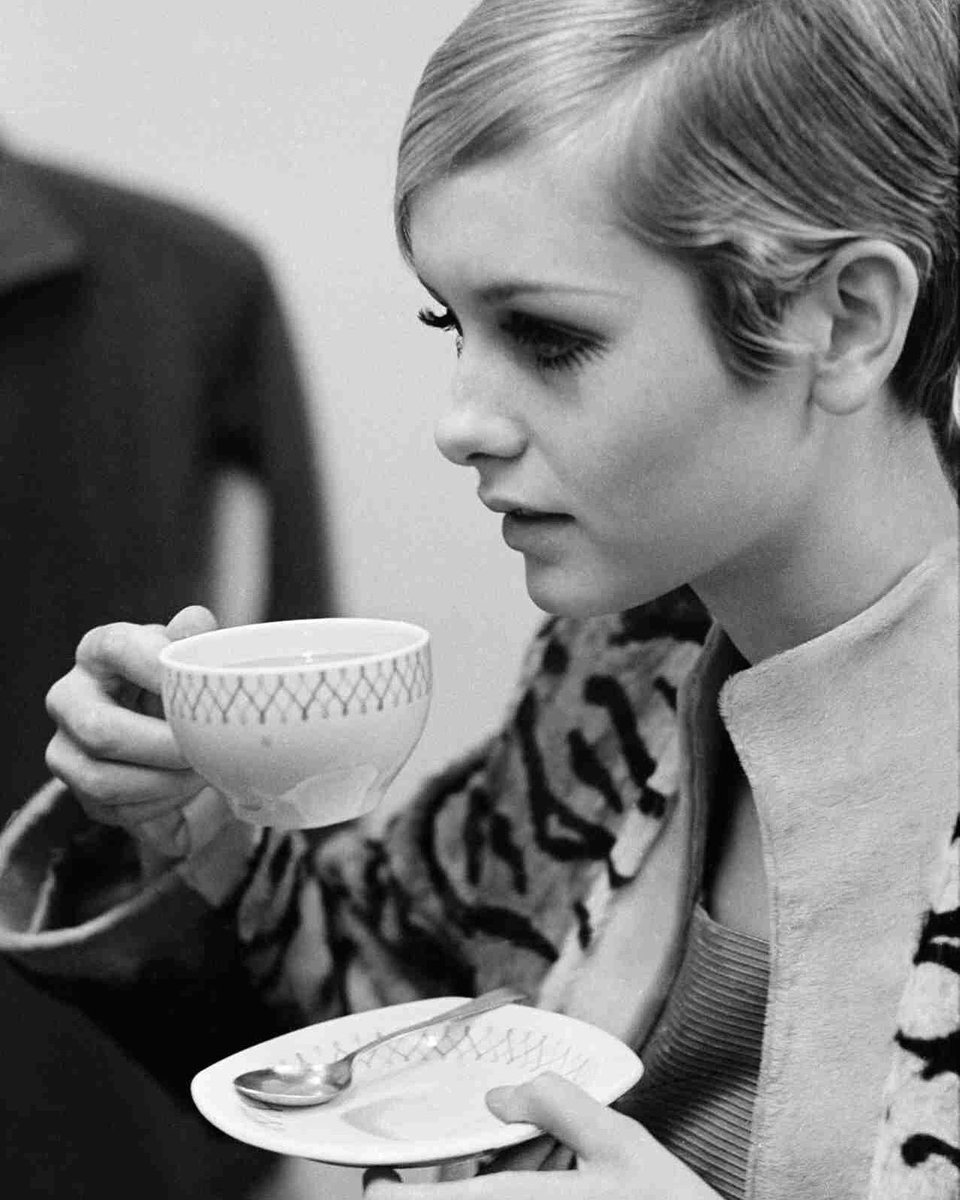 Sabah kahvesiz olmaz ☕️💕 #Twiggy #morning #coffee #love #vintage #photography #style #icon #fashion #beauty