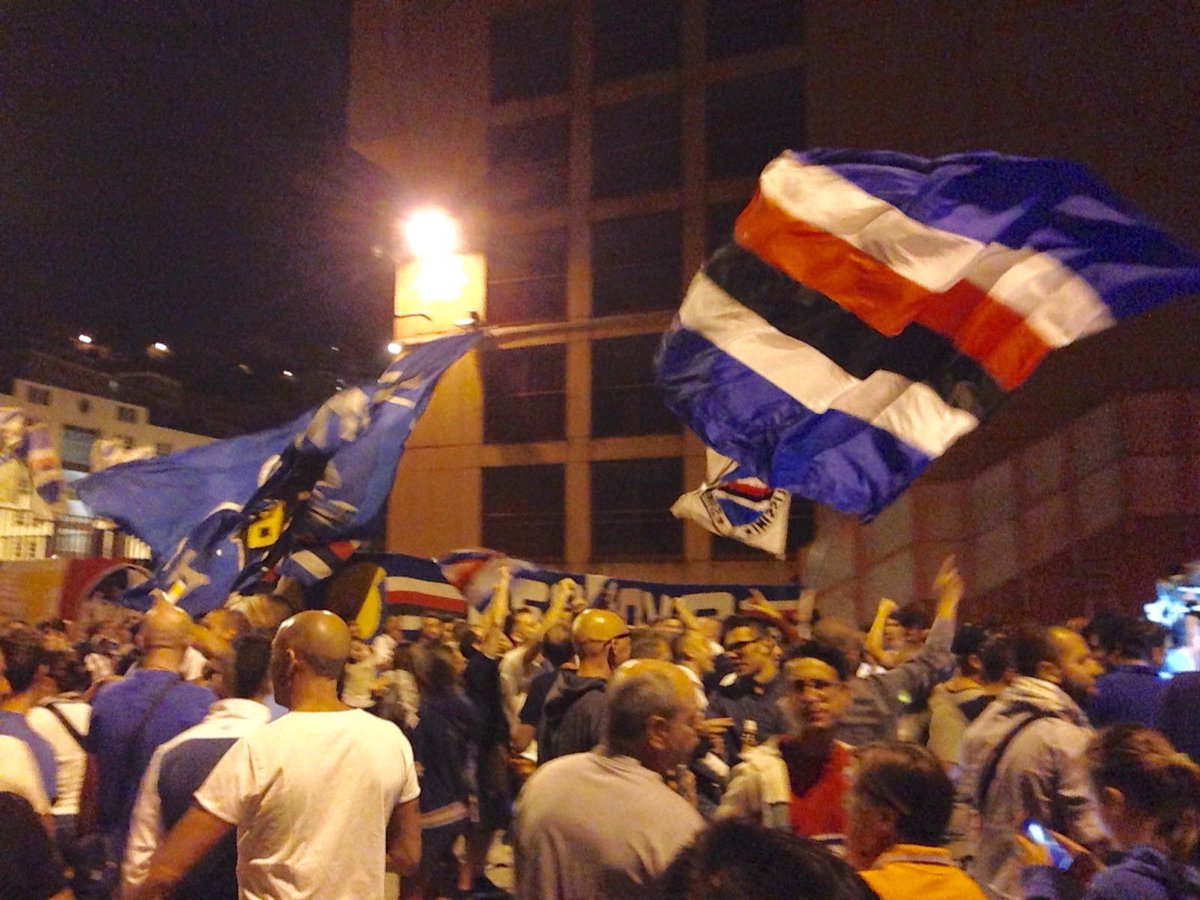 sampdoria's tweet photo. 📷 Quattro flash dalla festa notturna di compleanno dell'U.C. #Sampdoria organizzata dai tifosi blucerchiati. ❤️ https://t.co/9PmBE9waDG