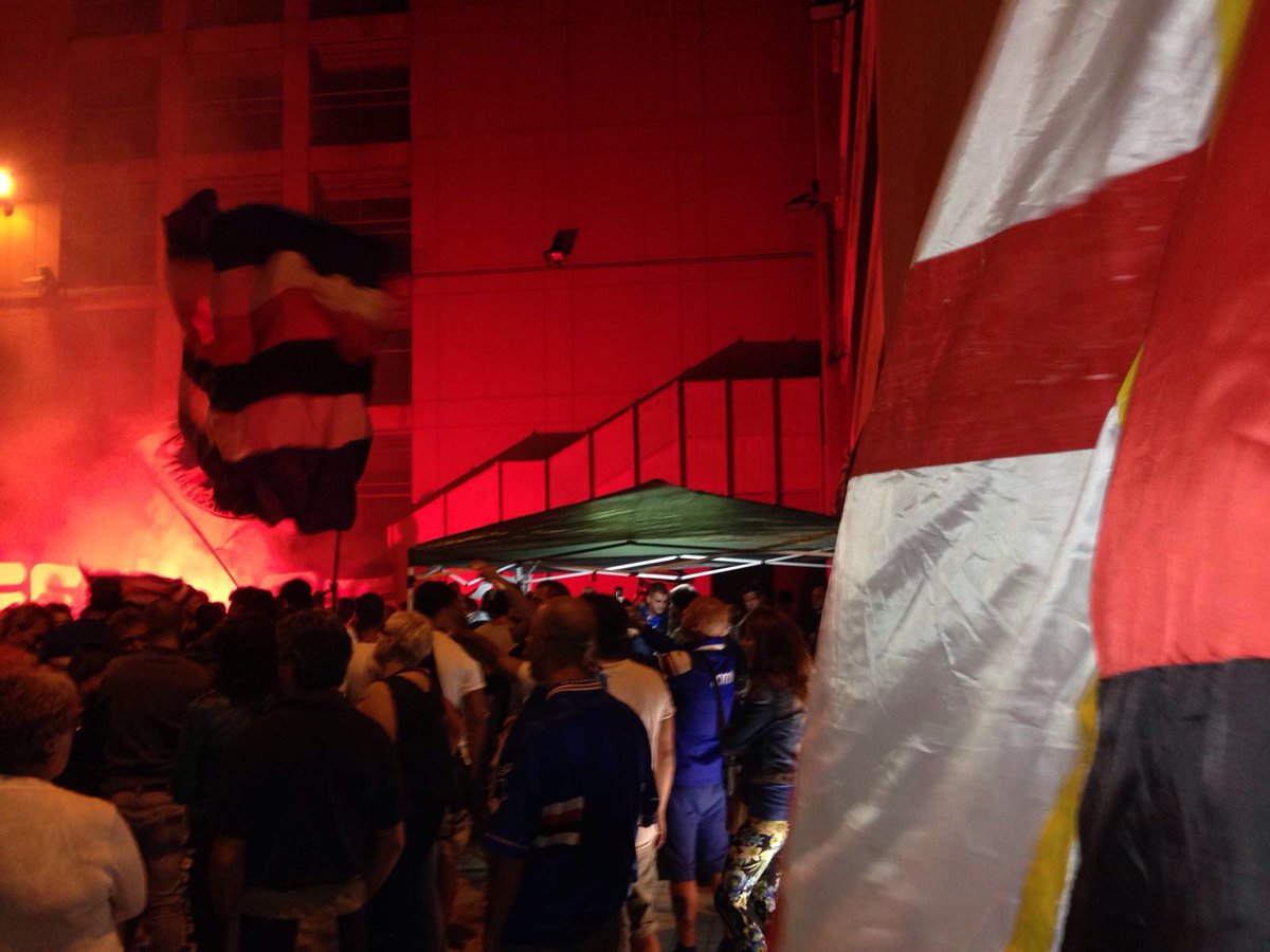 sampdoria's tweet photo. 📷 Quattro flash dalla festa notturna di compleanno dell'U.C. #Sampdoria organizzata dai tifosi blucerchiati. ❤️ https://t.co/9PmBE9waDG