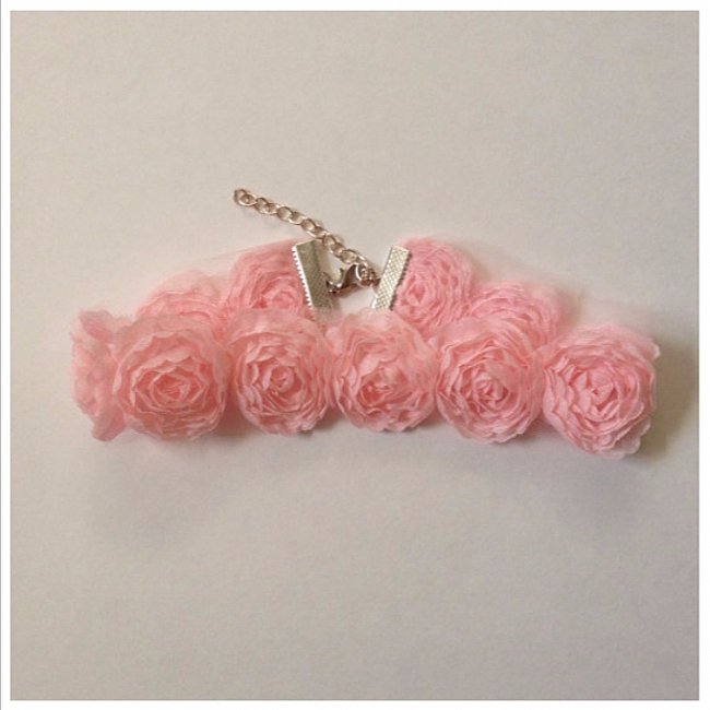 Classif_palace's tweet photo. Light Pink Rosebud Choker made by @SugarLux
https://t.co/BgiGaptIoe #fashion #jewelry #handmade #etsy #SellItFaster https://t.co/eATRypAyLb