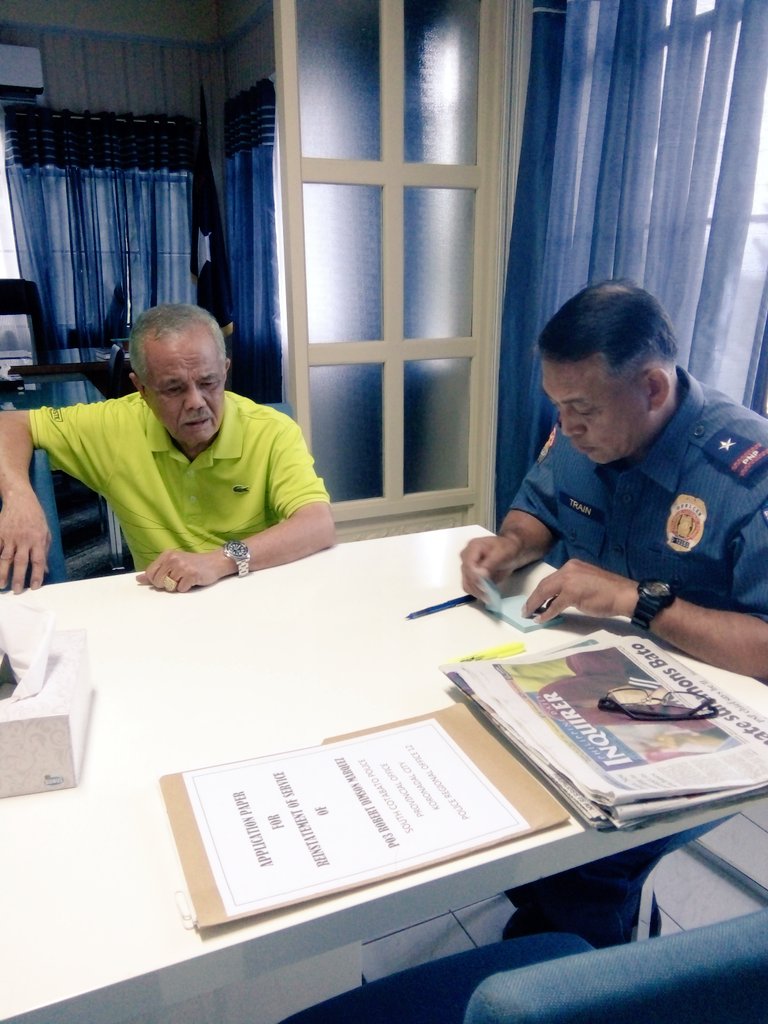 rdpro12's tweet photo. ATM: A visit of Sultan Kudarat Gov Pax Mangudadatu to PCSUPT TRAIN,ARD PRO 12 as they discuss project double barrel https://t.co/9heIyk1ujW