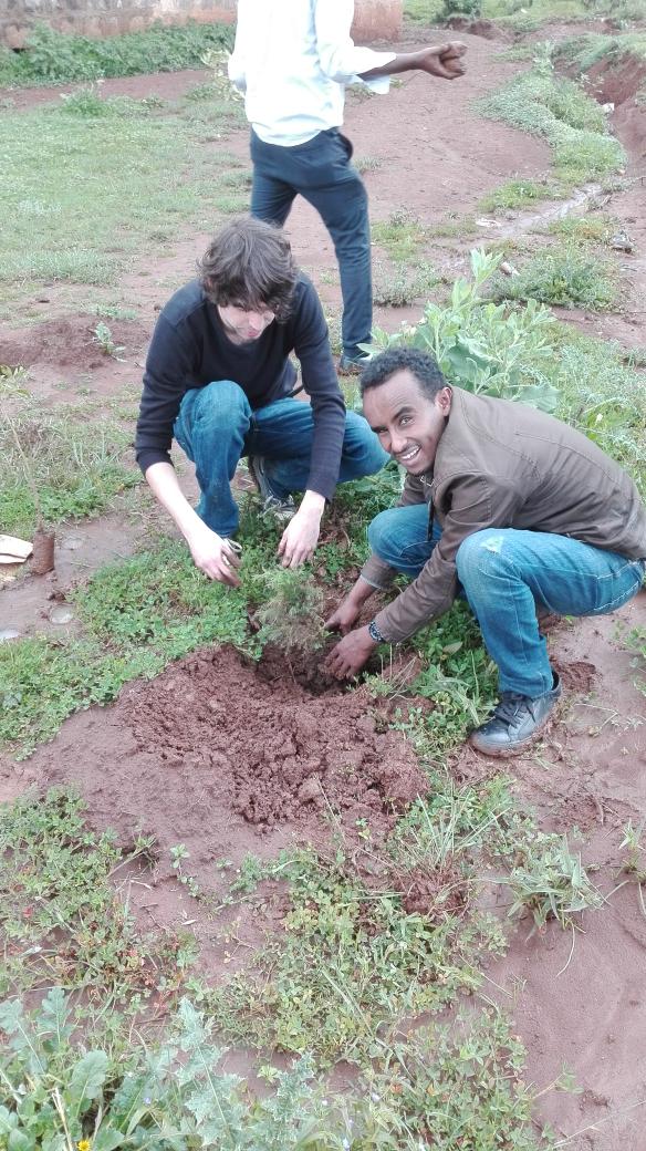#InternationalYouthDay with Ethiopian #youth groups and #UNEP  staff planting trees for a better tomorrow!