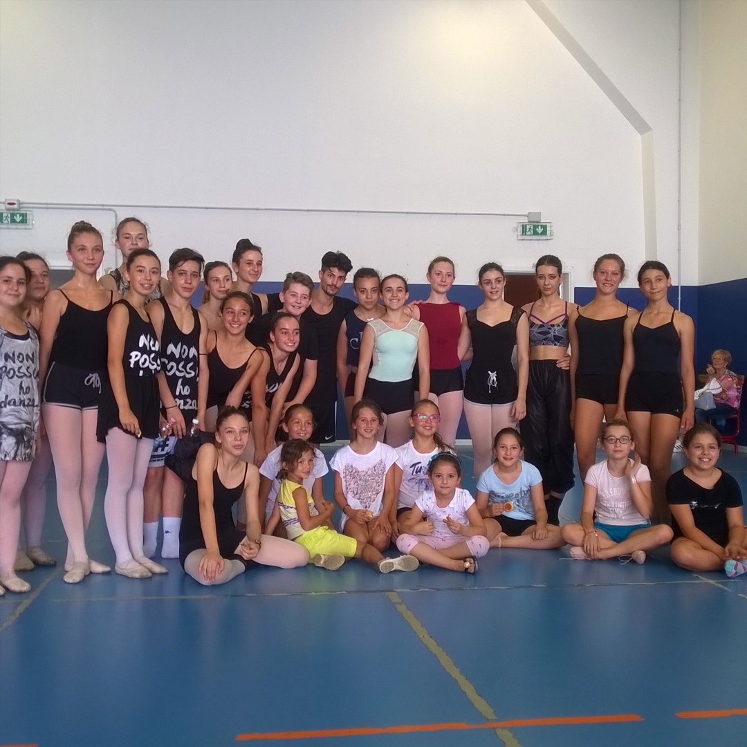 asdDanzarte's tweet photo. Stage con @NicoloNotoOP #spettacolo #dance #dancer #stage #grazie #NN #love #closeddays https://t.co/VYkcyy12sV