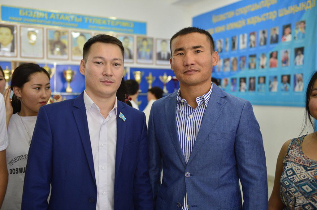 AskarTorebai's tweet photo. Алаштың айбынын асырып жүрген қасқыр мінезді қазақ Қанат Исламмен бірге бір сурет! https://t.co/JPuZvczj5x