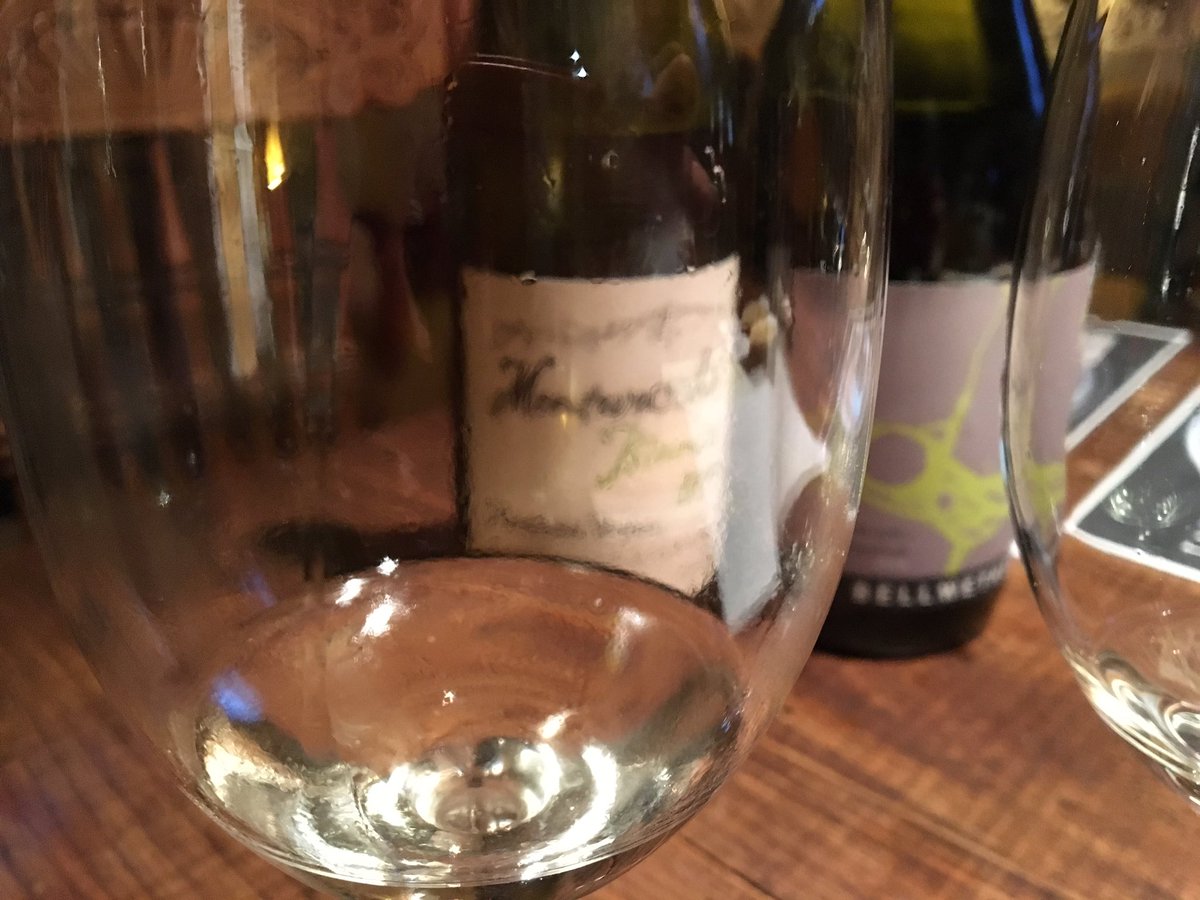 Friday night drinks at #Glen Roy textural dry whites purrrfect for #winter #chalmers wins #gold