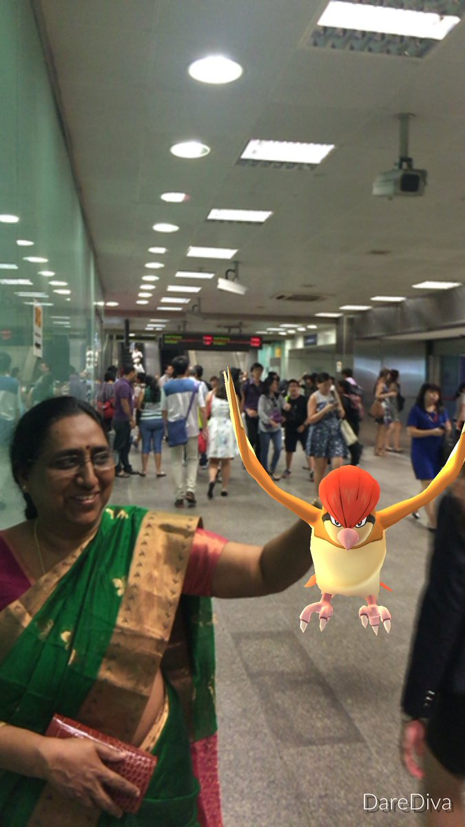 Divakarsiva's tweet photo. #Singtel #PokemonGoSG while I try to catch the pokemon in the game my mom catches it with bare hands. https://t.co/ufcy45BqCl