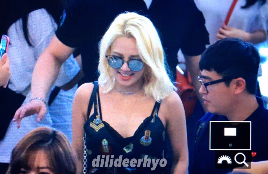 dilideerhyo's tweet photo. #hyoyeon 160812 GMP https://t.co/qxnCTG4E6K