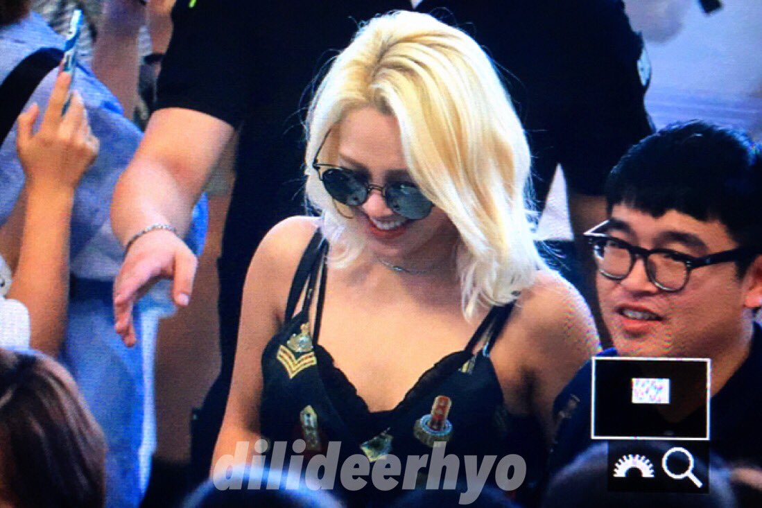 dilideerhyo's tweet photo. #hyoyeon 160812 GMP https://t.co/qxnCTG4E6K