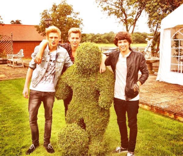 TheVampsband's tweet photo. 4 years ago! https://t.co/9v29hKHei2