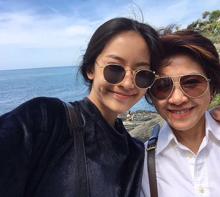 idyiccpat's tweet photo. สวัสดีวันแม่ค่า เอารอยยิ้มสดใสของแพตและคุณแม่มาส่งให้ทุกคน อย่าลืมบอกรักแม่กันนะค้า https://t.co/UVVV5tq3Zw