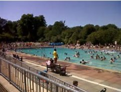 DiscoverLGC's tweet photo. Another lovely day! Make the most of the weather at #Letchworth Outdoor Pool and Splash Park in Howard Gardens https://t.co/X2qvLxdPXR