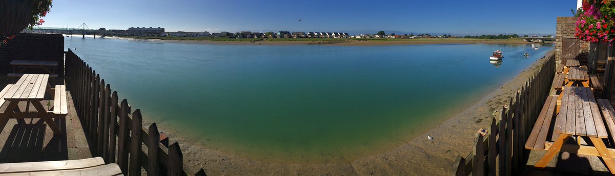 Crown_Shoreham's tweet photo. Come and enjoy this #riverside view with 3foe2 @corona or £1.25 double ups!! #UKPub #shorehambysea #fridayfeeling🎉☀️ https://t.co/gxJkSQQZs2