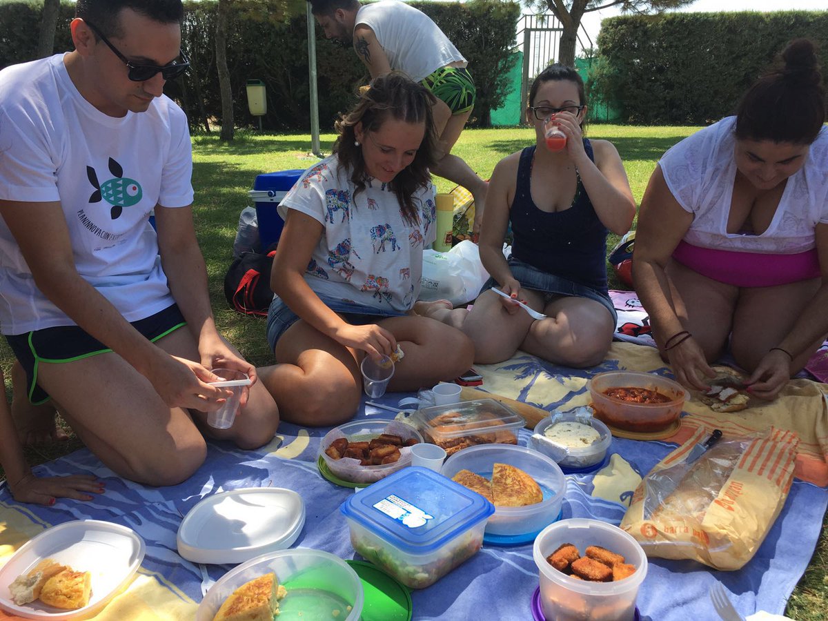 lanzaderanaval's tweet photo. Almuerzo compartido #LanzateLanzame @Lanzaderas_EES @FundacionSMLRPH @fundacionTef https://t.co/PRYya5mXHq
