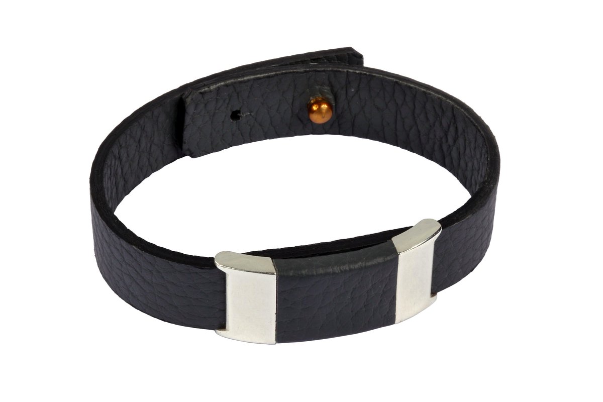 wear2pay's tweet photo. And here in grey and silver #PayWear #wearables #fintech #nfc #payment #jewelry #armband https://t.co/BcSqEK8b7h
