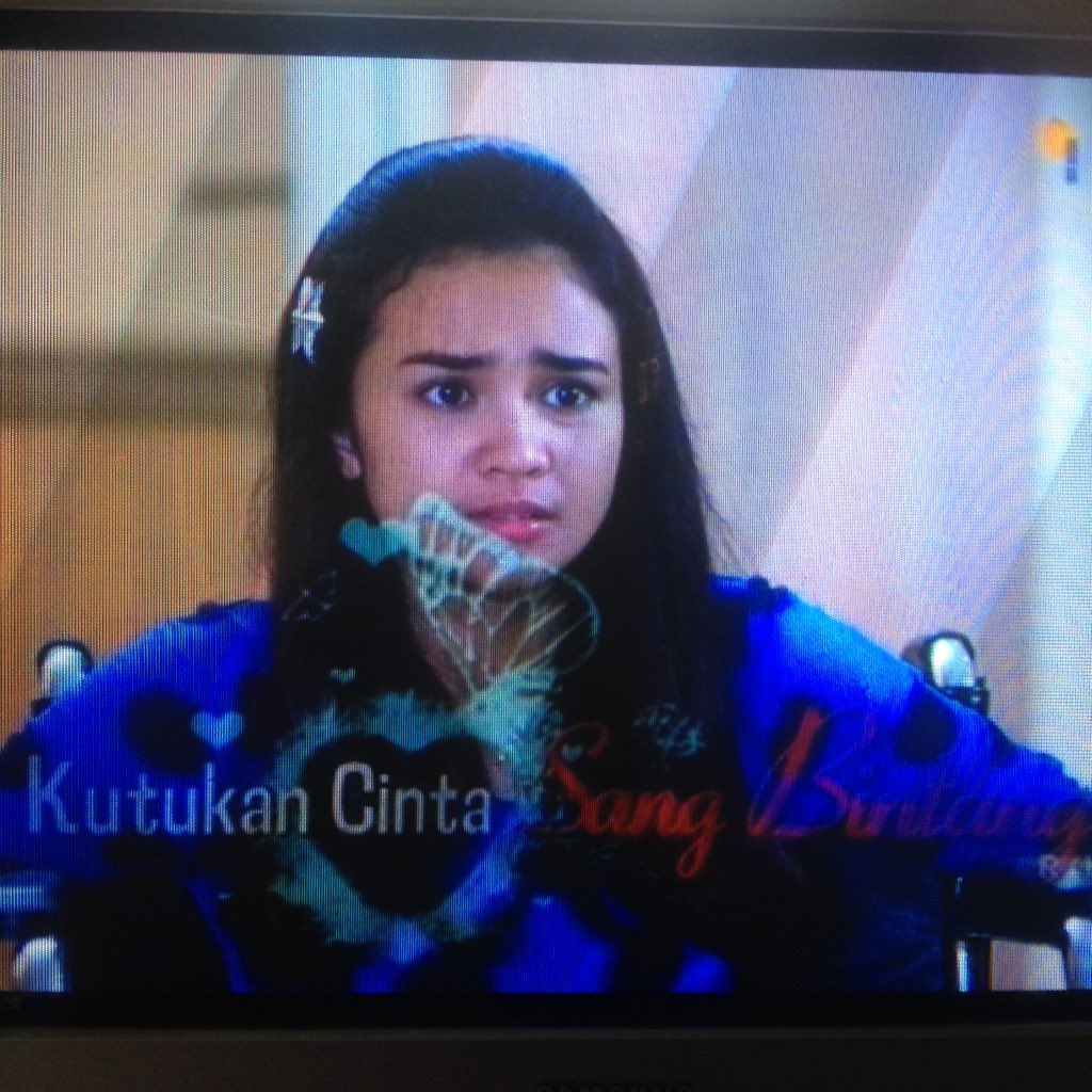 MizKyloversmdn's tweet photo. Merapat yukkk!! Udah mulai nih #kutukancintasangbintang #KCSBLastEpisode ππ penasaran kan endingnya gmn? Yuk nonton! https://t.co/vb7itbzpaf