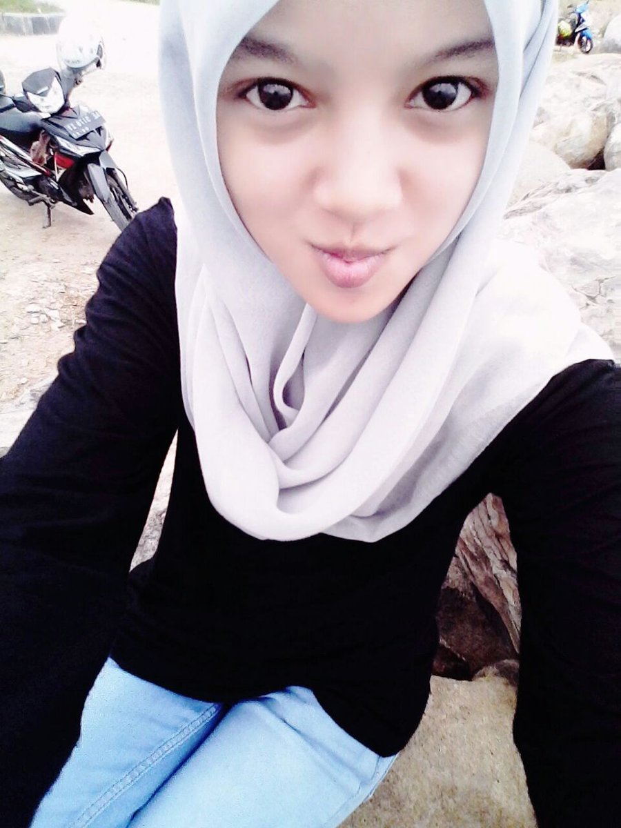 hapyHidaya's tweet photo. Selamat malam calon suamiku :* :* .love. .love. @Hidayahkikym https://t.co/KPa79jAkHg