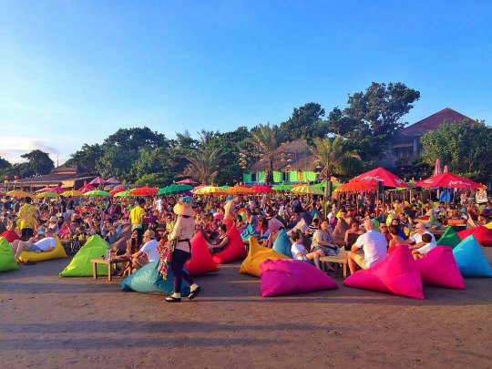 TotallyBali's tweet photo. Sunset in our happy place! 💛 When in #Seminyak make sure you hit the beach. 📸: travelistta #totallybali #bali https://t.co/2SBt3DYusM