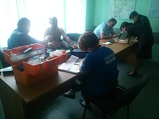 Уже в Мещанском силой завели в комнату, не дали кандидату Галяминой обратиться в деж.часть. Приехала скорая.