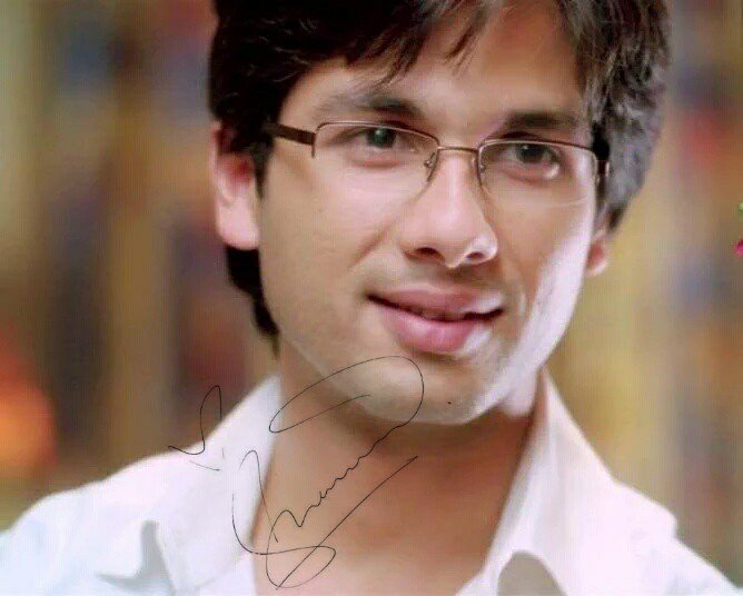 iwajidshaikh's tweet photo. Pic with his signature 😍
#jabwemet @shahidkapoor 
Honesty And Modesty Of Aditya is Wordless https://t.co/zth1UsLHUt