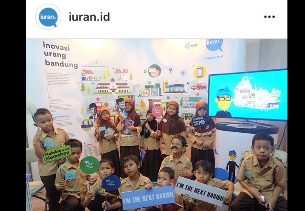 ridwankamil's tweet photo. melatih anak-anak Bandung untuk inovatif dan mendesain sendiri masa depan Bandungnya. via @iuran_id https://t.co/CE2LncHnXA